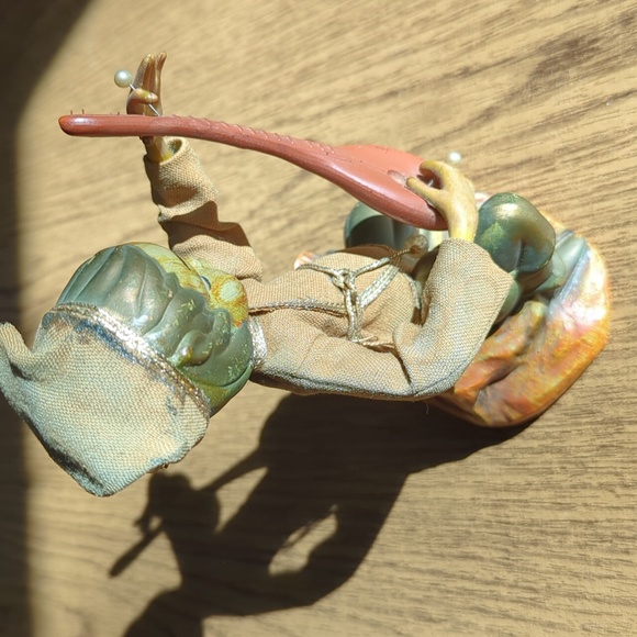 Vintage Tilso Pixie Elf with Mandolin.  Resin 7 1/2" figurine, 1960s. - Picture 4 of 10